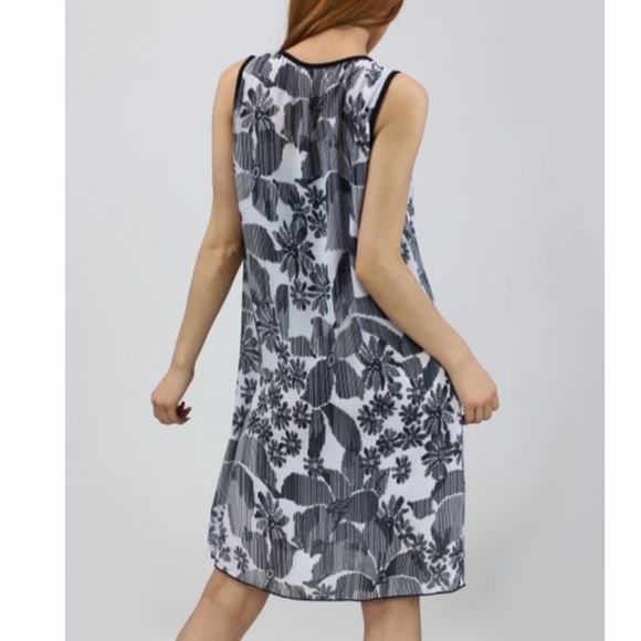 Casa Lee Black & White Floral Shift Dress - Picture 2 of 2